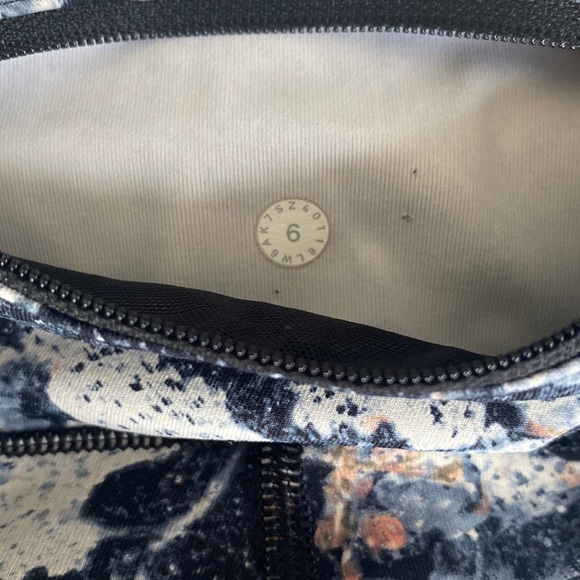 🎉 HOST PICK 🎉 Lululemon, Speed Up Crop *21”, Spring Bloom Multi, Sz 6 - Picture 9 of 11